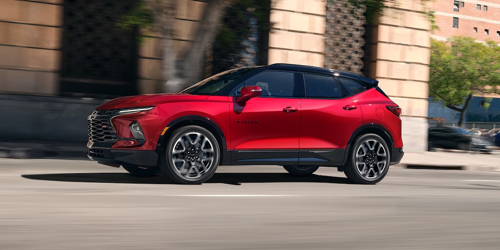 Chevrolet Blazer 2023, camioneta mediana con nuevo diseño y estilo deportivo