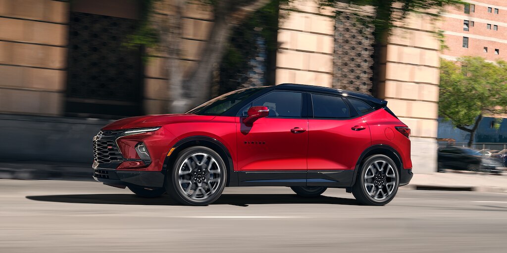 Chevrolet Blazer 2023, camioneta mediana con transmisión automática de 9 velocidades y 308 HP