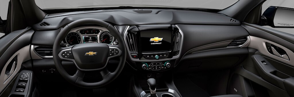 Interiores de piel en color negro para Chevrolet Traverse 2023